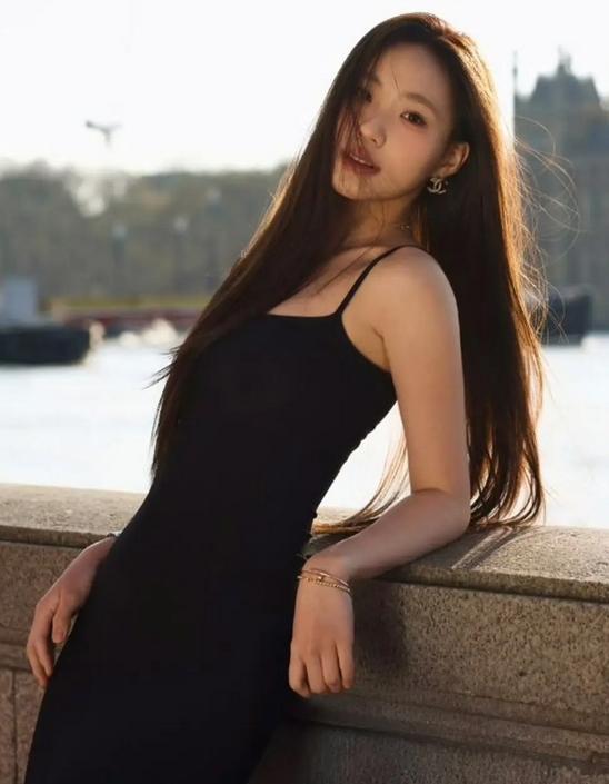 小S二女儿回应是否进演艺圈 14岁少女的追梦宣言
